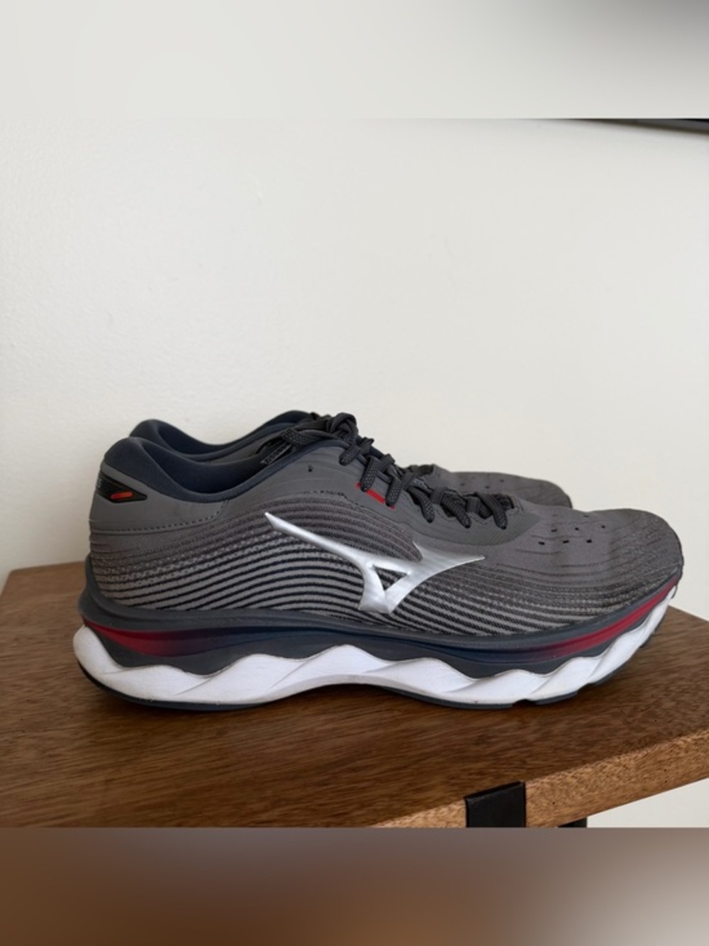 MIZUNO
WAVE SKY 5 FITNESS WORKOUT ATHLETIC AND TRAINING SHOES